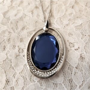 Elegant Silver and Blue Pendant Necklace
